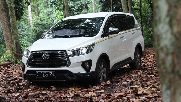 kijang-innova-1.jpg